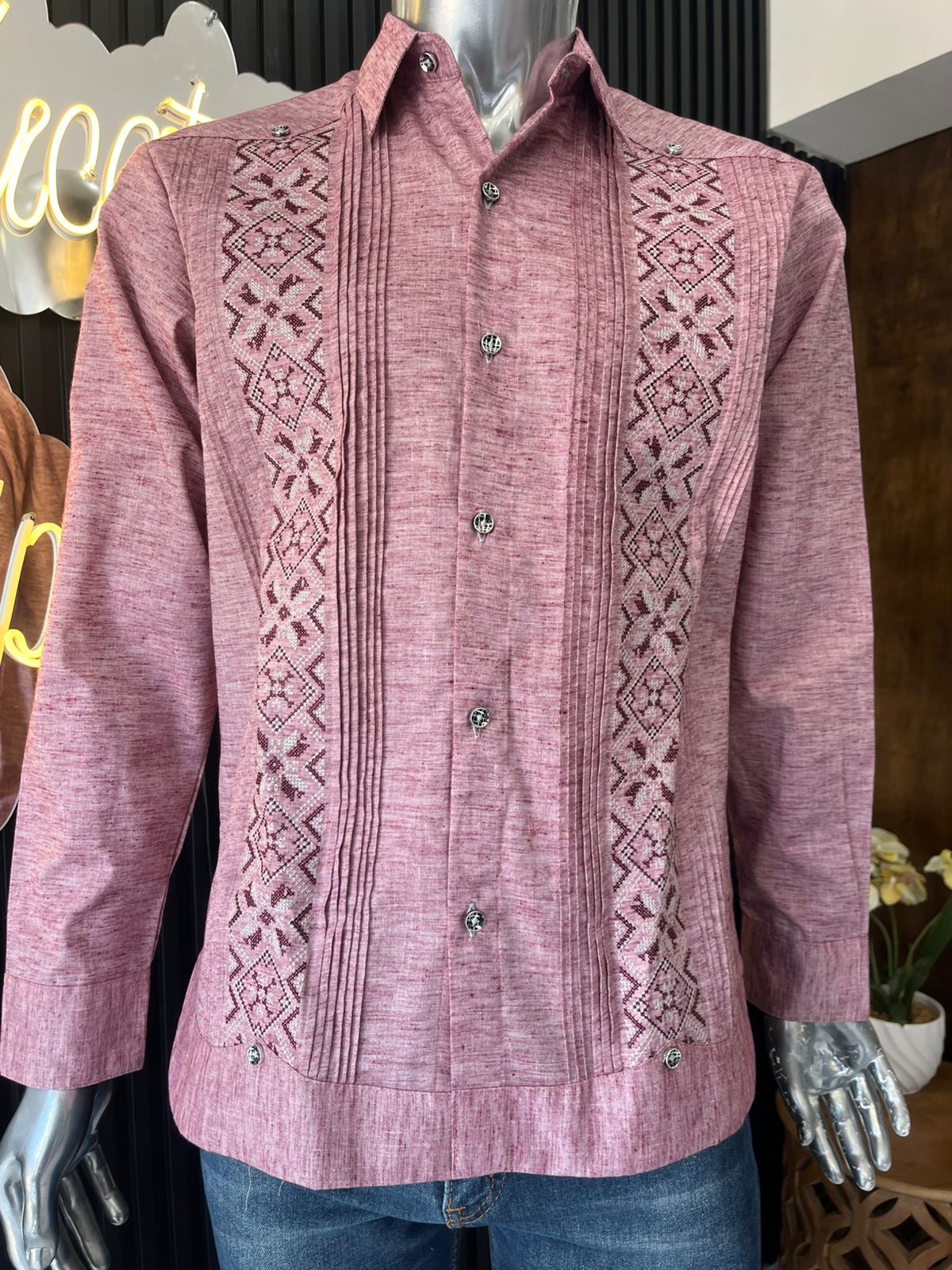 Guayabera Lila Bordado Geométrico